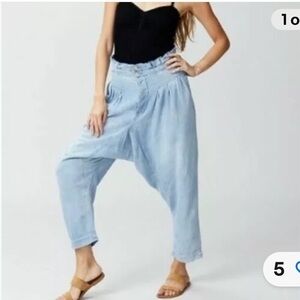 Free People Mover and  Shaker Pleated Paper Bag Jean in Indigo .Size 2